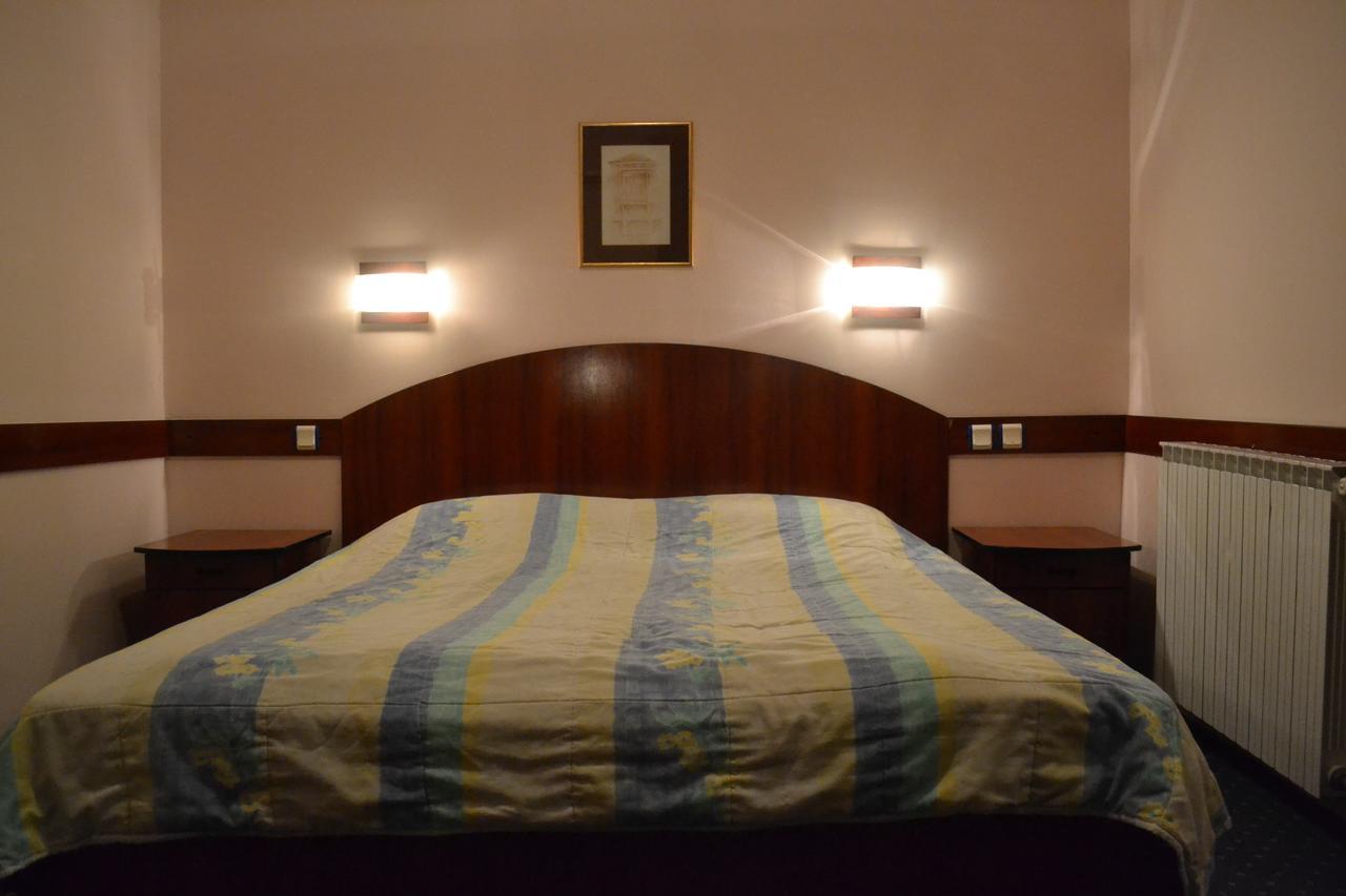 Hotel Mimoza Kumanowo Zewnętrze zdjęcie