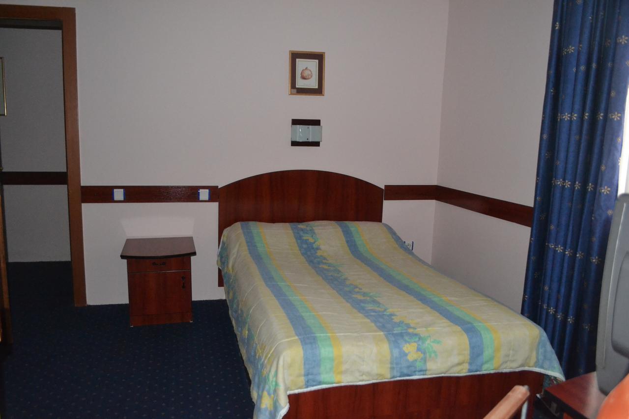 Hotel Mimoza Kumanowo Zewnętrze zdjęcie