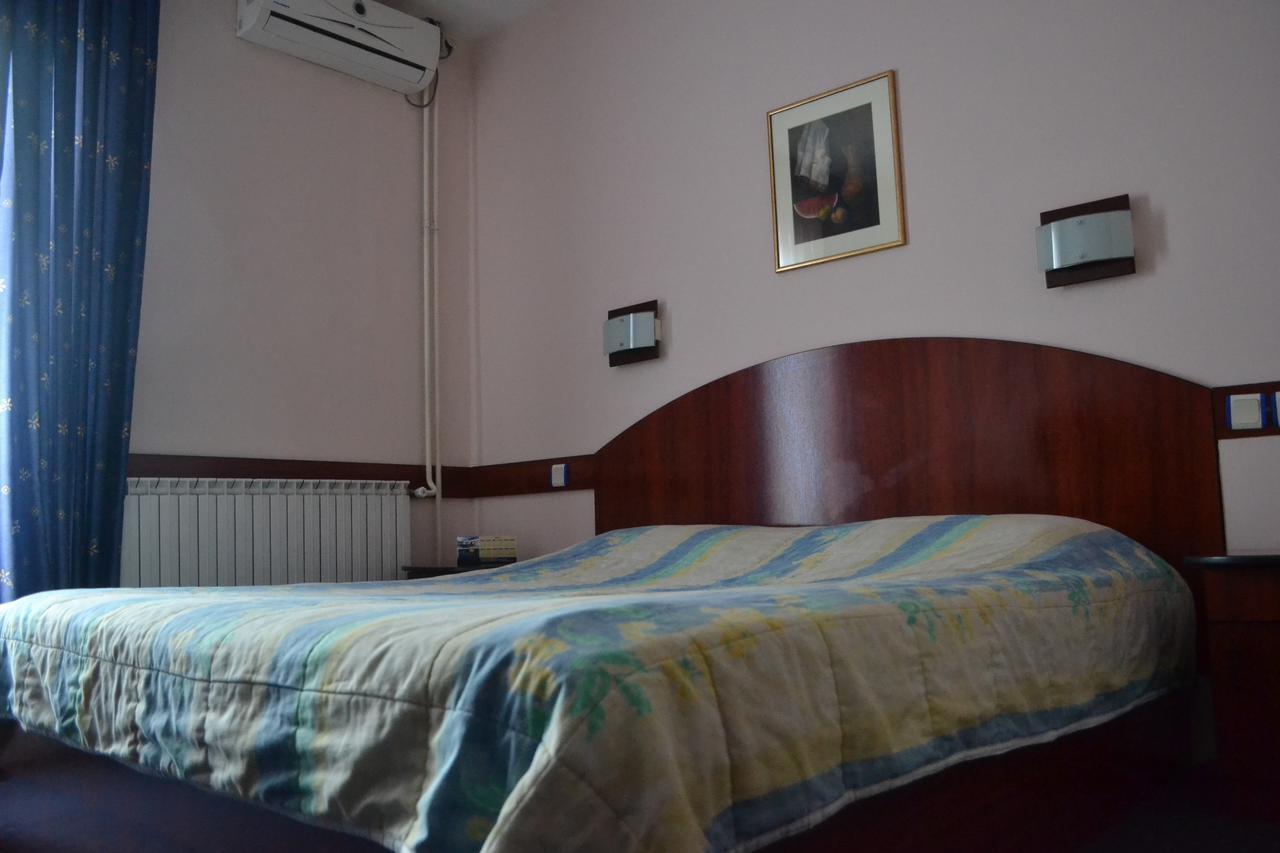 Hotel Mimoza Kumanowo Zewnętrze zdjęcie