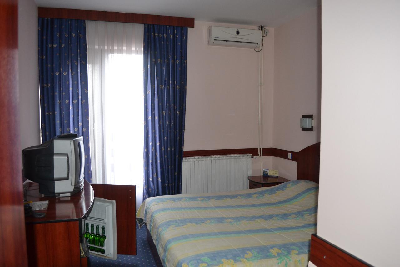 Hotel Mimoza Kumanowo Zewnętrze zdjęcie