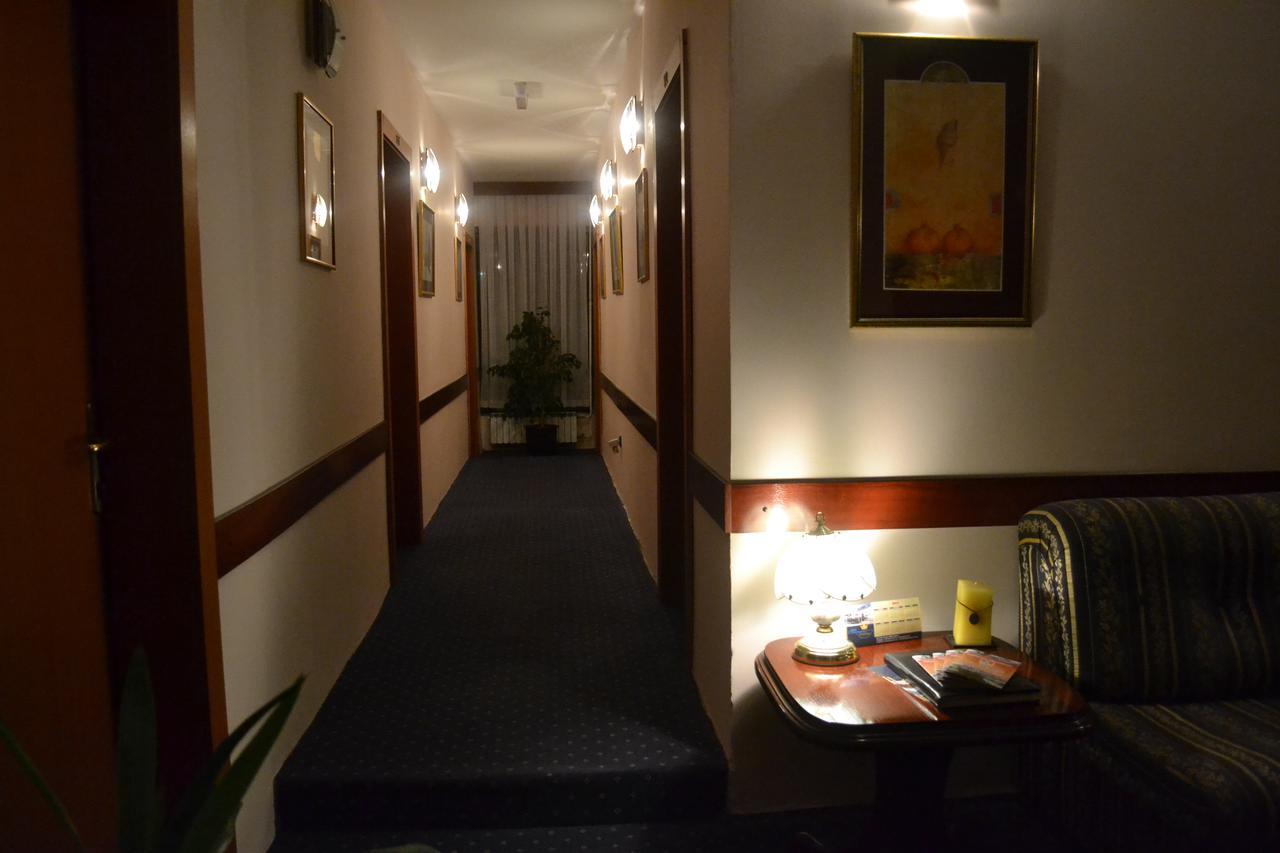 Hotel Mimoza Kumanowo Zewnętrze zdjęcie