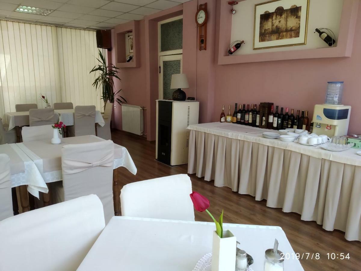 Hotel Mimoza Kumanowo Zewnętrze zdjęcie