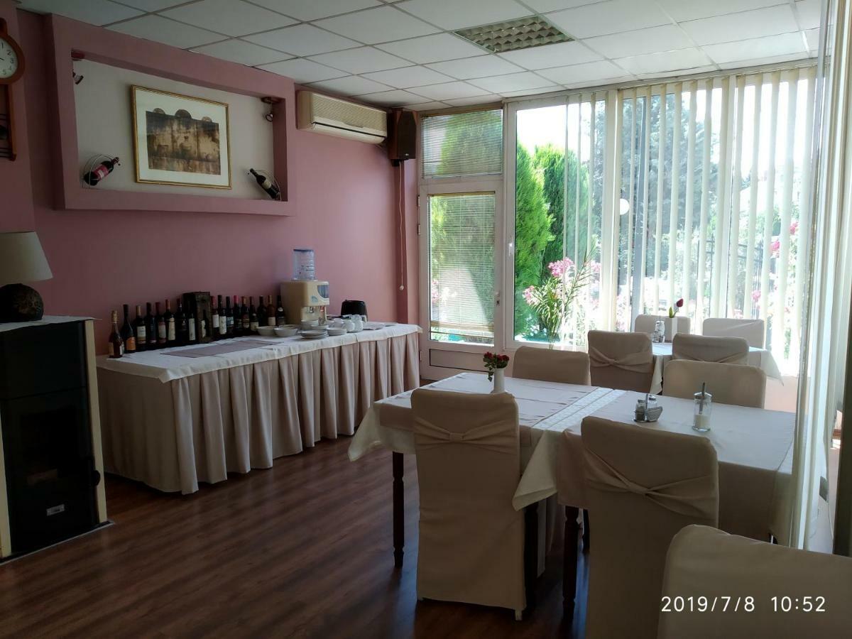 Hotel Mimoza Kumanowo Zewnętrze zdjęcie